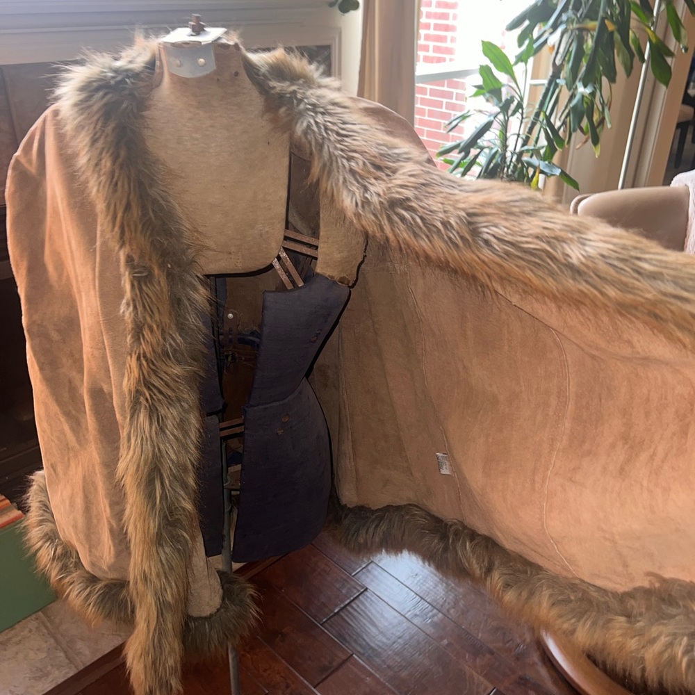 Beautiful Vintage Newport News leather cape